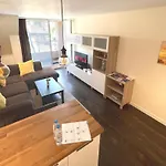 Unique Luxurious Jacuzzi Penthouse Duplex In Center! 2 Baths! Free Parking! *