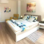 Unique Luxurious Jacuzzi Penthouse Duplex In Center! 2 Baths! Free Parking! *