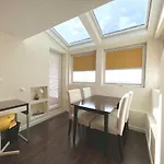 Unique Luxurious Jacuzzi Penthouse Duplex In Center! 2 Baths! Free Parking!