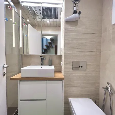 Unique Luxurious Jacuzzi Penthouse Duplex In Center! 2 Baths! Free Parking! 公寓 *