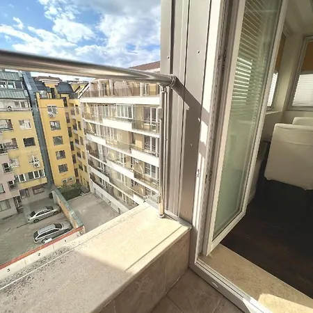 Апартаменты Unique Luxurious Jacuzzi Penthouse Duplex In Center! 2 Baths! Free Parking!