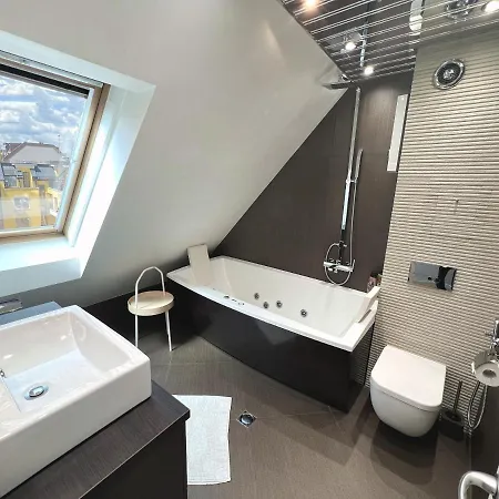 Unique Luxurious Jacuzzi Penthouse Duplex In Center! 2 Baths! Free Parking! Διαμέρισμα *