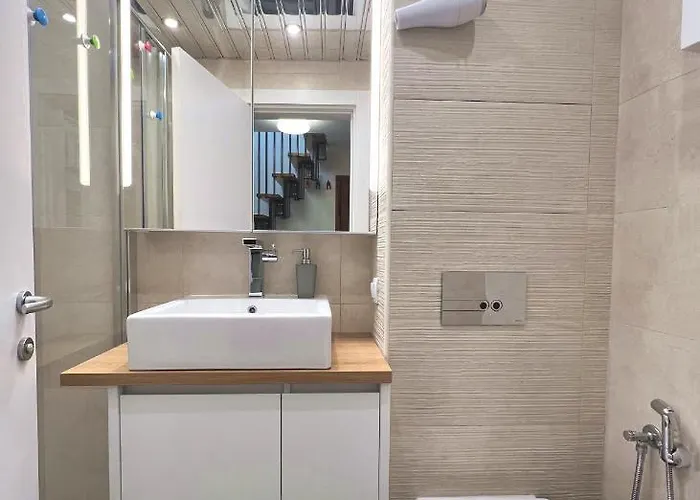 Unique Luxurious Jacuzzi Penthouse Duplex In Center! 2 Baths! Free Parking! Apartment *