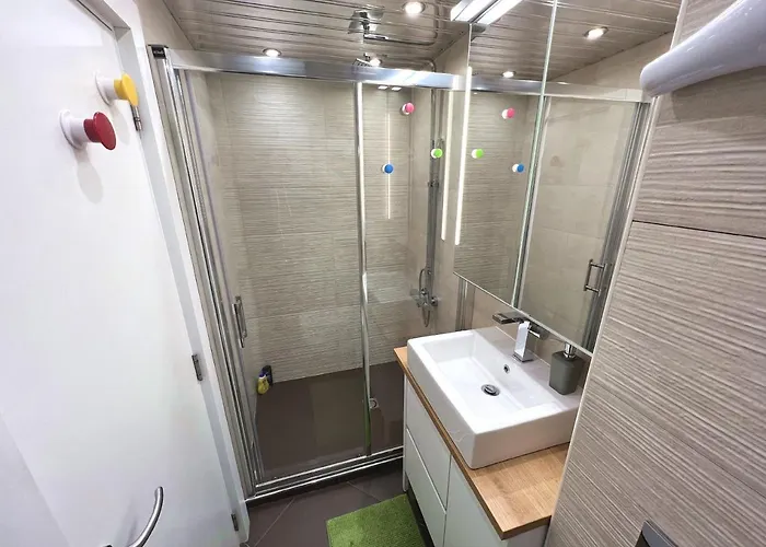 Unique Luxurious Jacuzzi Penthouse Duplex In Center! 2 Baths! Free Parking! * Sofia