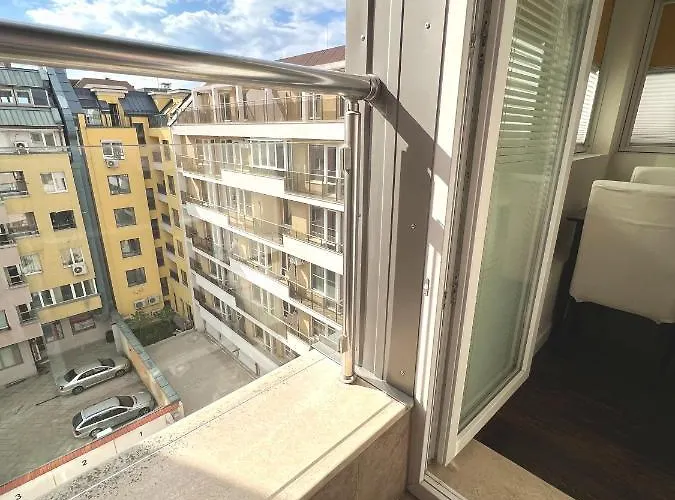 Apartment Unique Luxurious Jacuzzi Penthouse Duplex In Center! 2 Baths! Free Parking!