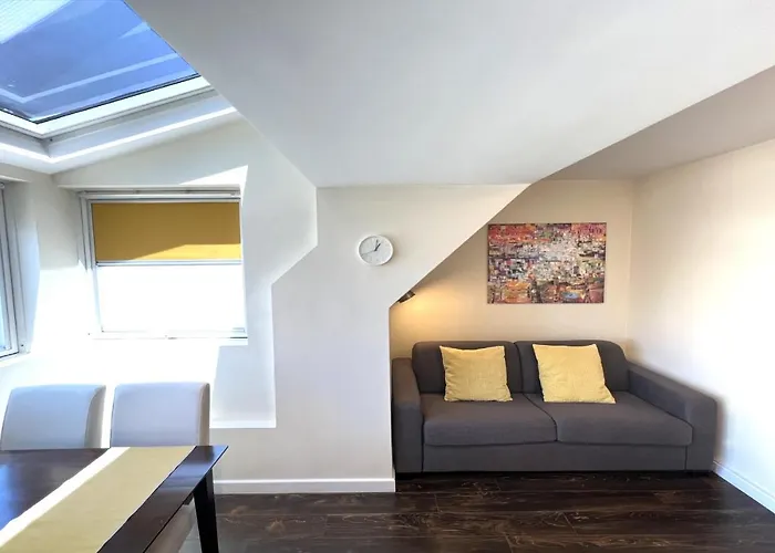 Apartment Unique Luxurious Jacuzzi Penthouse Duplex In Center! 2 Baths! Free Parking!