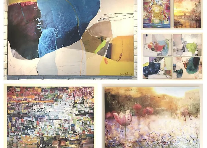 Unique Luxurious Jacuzzi Penthouse Duplex In Center! 2 Baths! Free Parking! Apartment