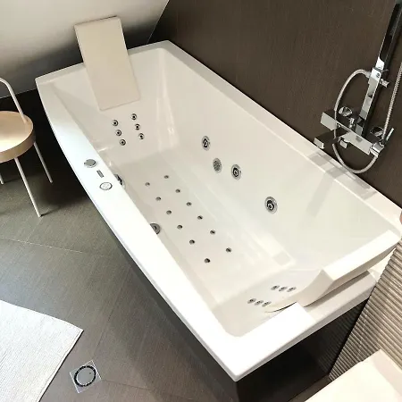 Unique Luxurious Jacuzzi Penthouse Duplex In Center! 2 Baths! Free Parking! 아파트 *
