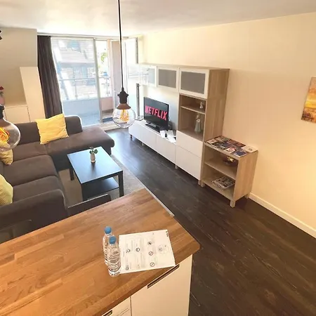 Unique Luxurious Jacuzzi Penthouse Duplex In Center! 2 Baths! Free Parking! *