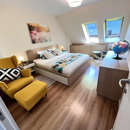 Unique Luxurious Jacuzzi Penthouse Duplex In Center! 2 Baths! Free Parking!